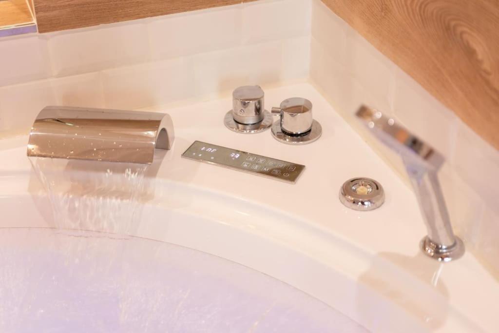 Suite Love Jacuzzi 몽테브랭 외부 사진